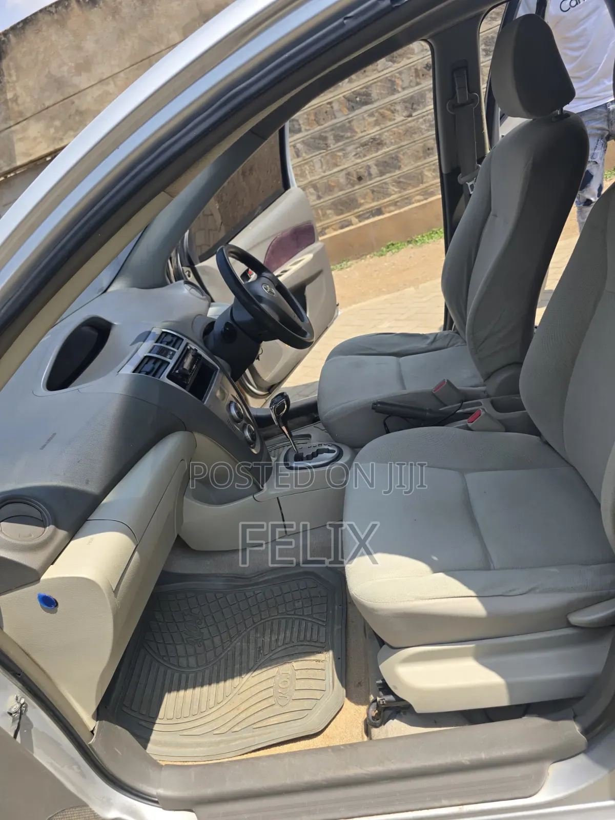Toyota Belta 2010 Silver