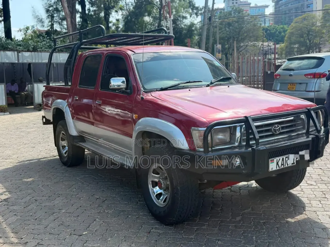 Toyota Hilux 2023 Maroon