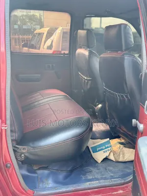 Toyota Hilux 2023 Maroon
