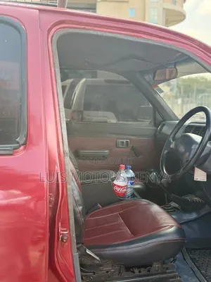 Toyota Hilux 2023 Maroon