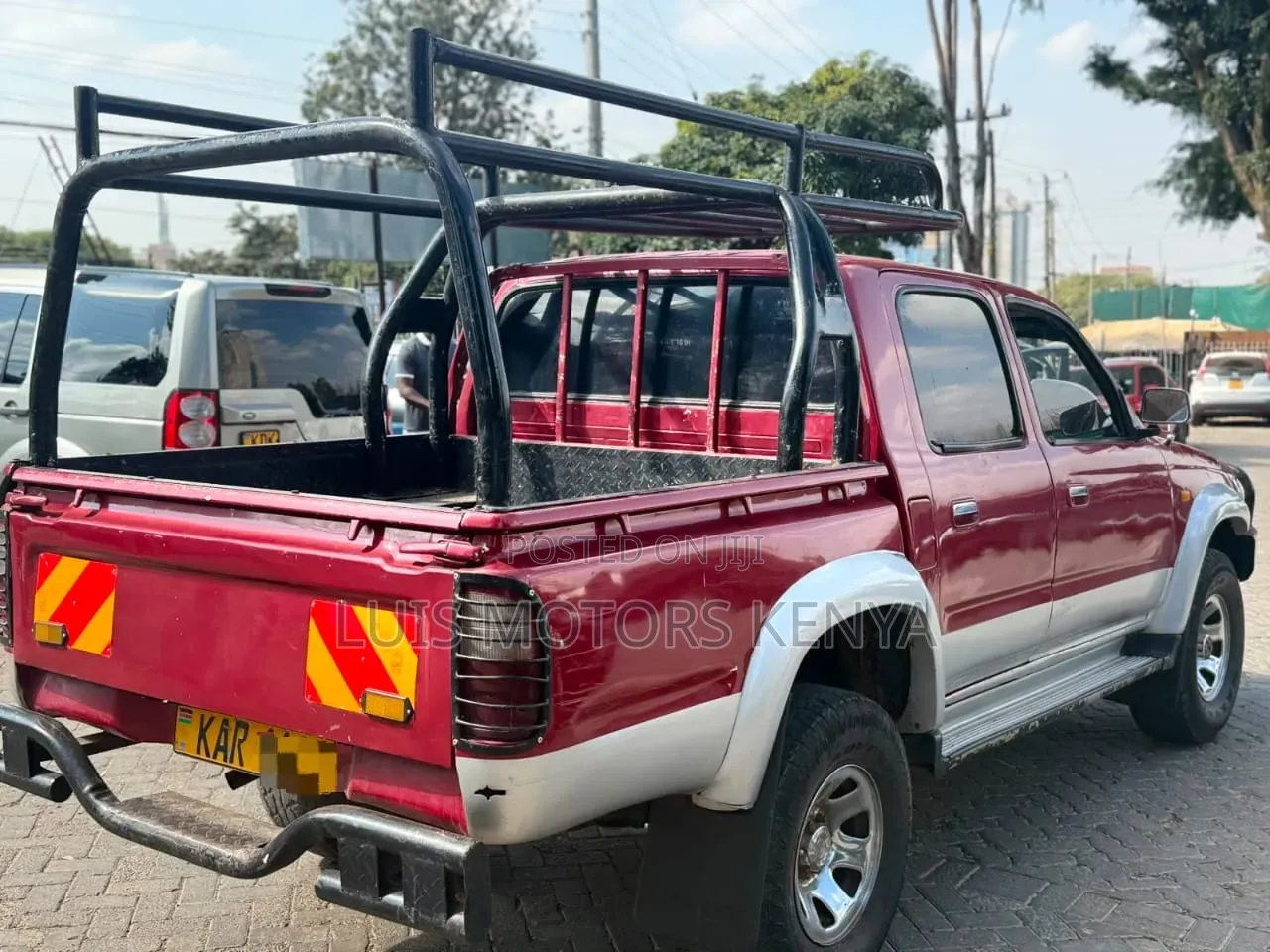 Toyota Hilux 2023 Maroon