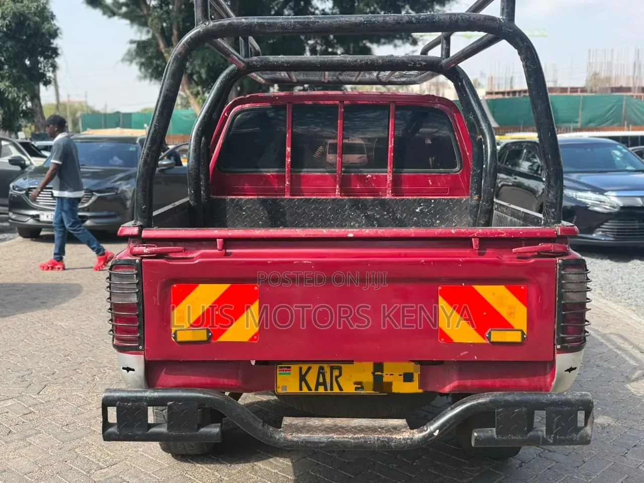 Toyota Hilux 2023 Maroon