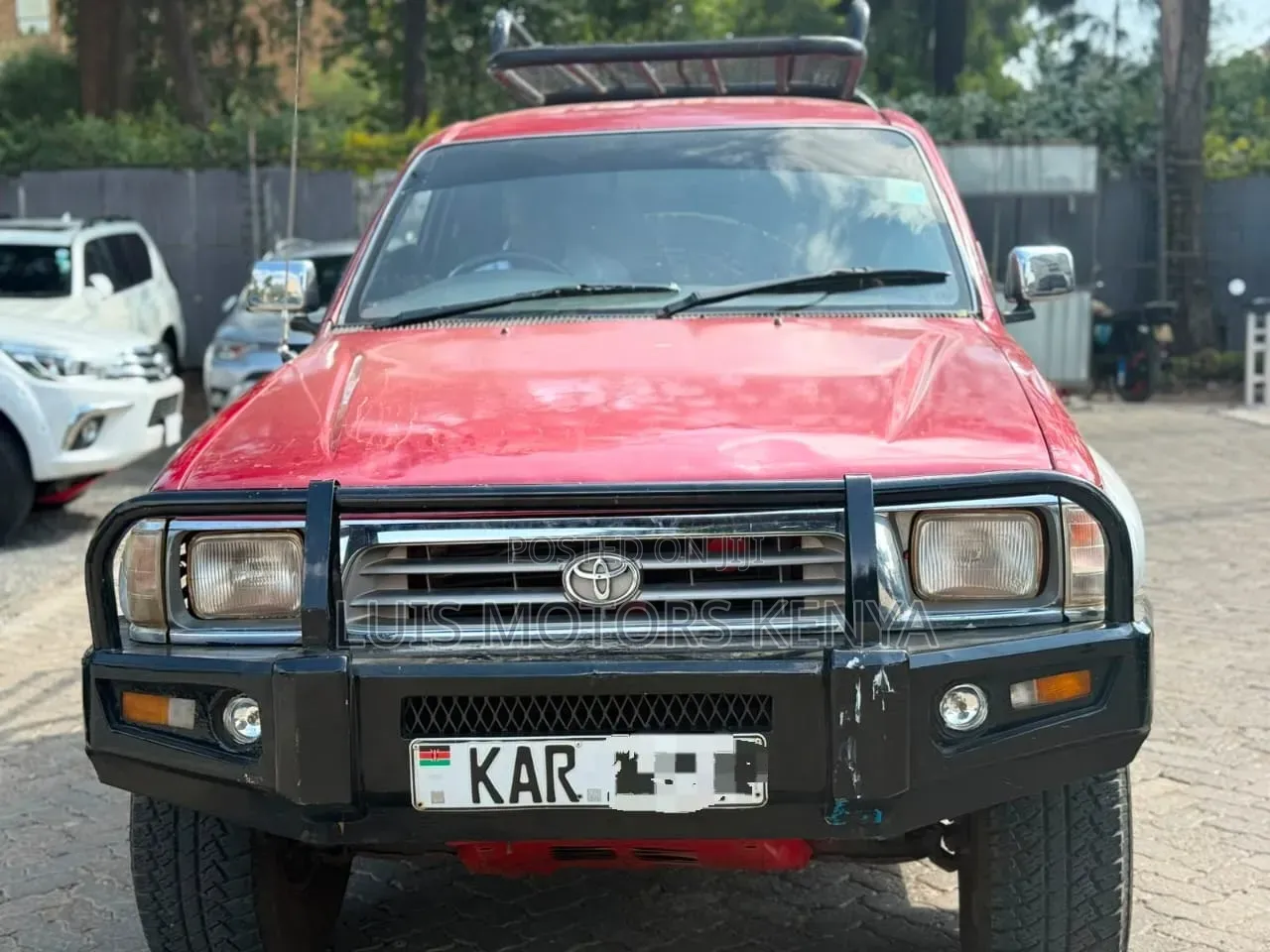 Toyota Hilux 2023 Maroon