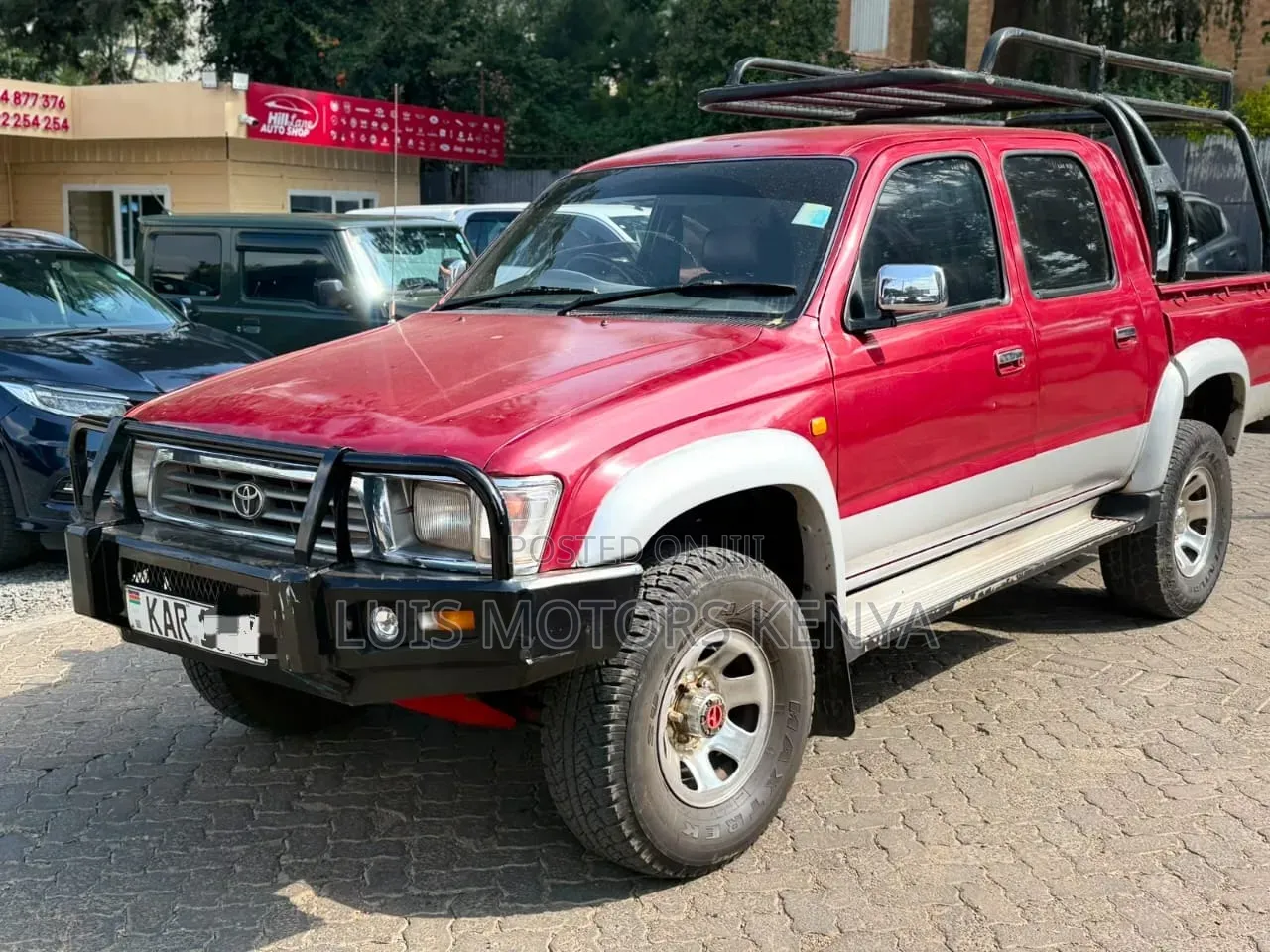 Toyota Hilux 2023 Maroon