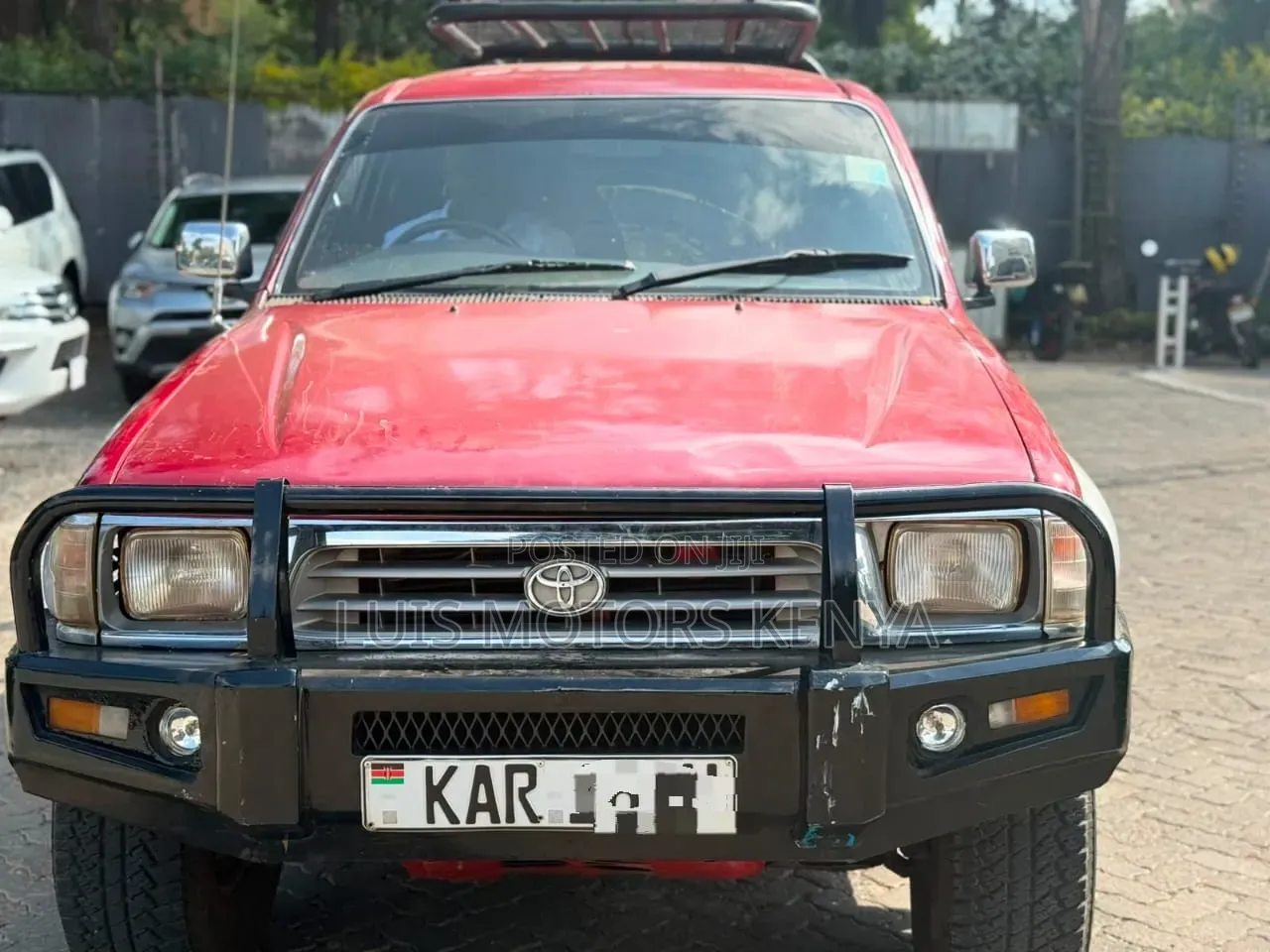 Toyota Hilux 2023 Maroon