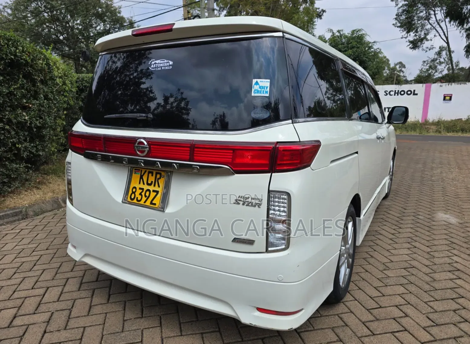 Nissan Elgrand 2011 White