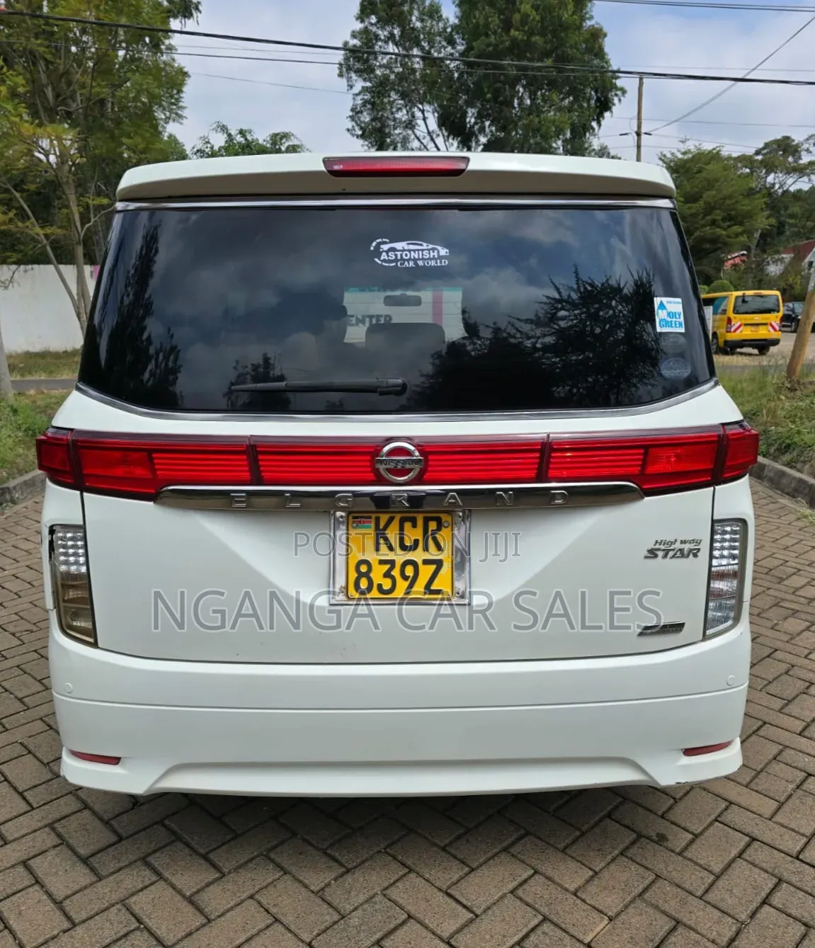Nissan Elgrand 2011 White