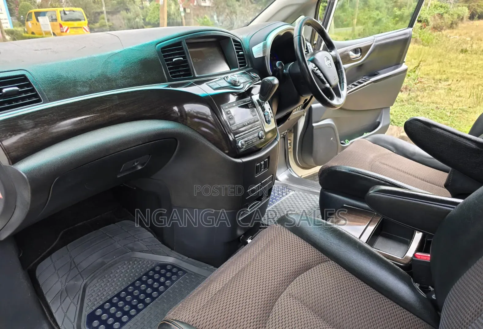 Nissan Elgrand 2011 White