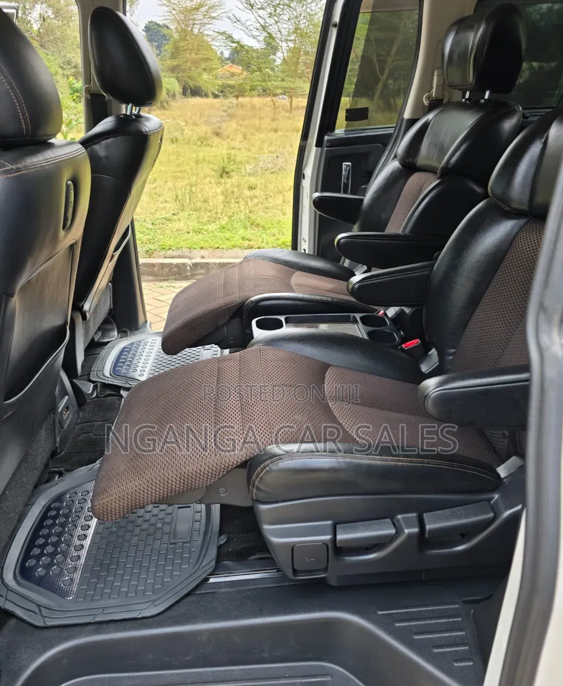 Nissan Elgrand 2011 White
