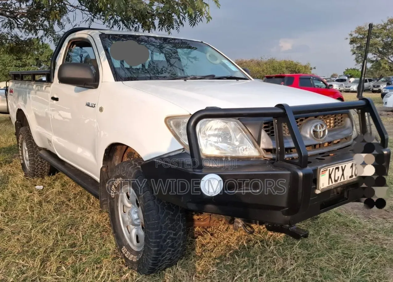 Toyota Hilux 2009 White