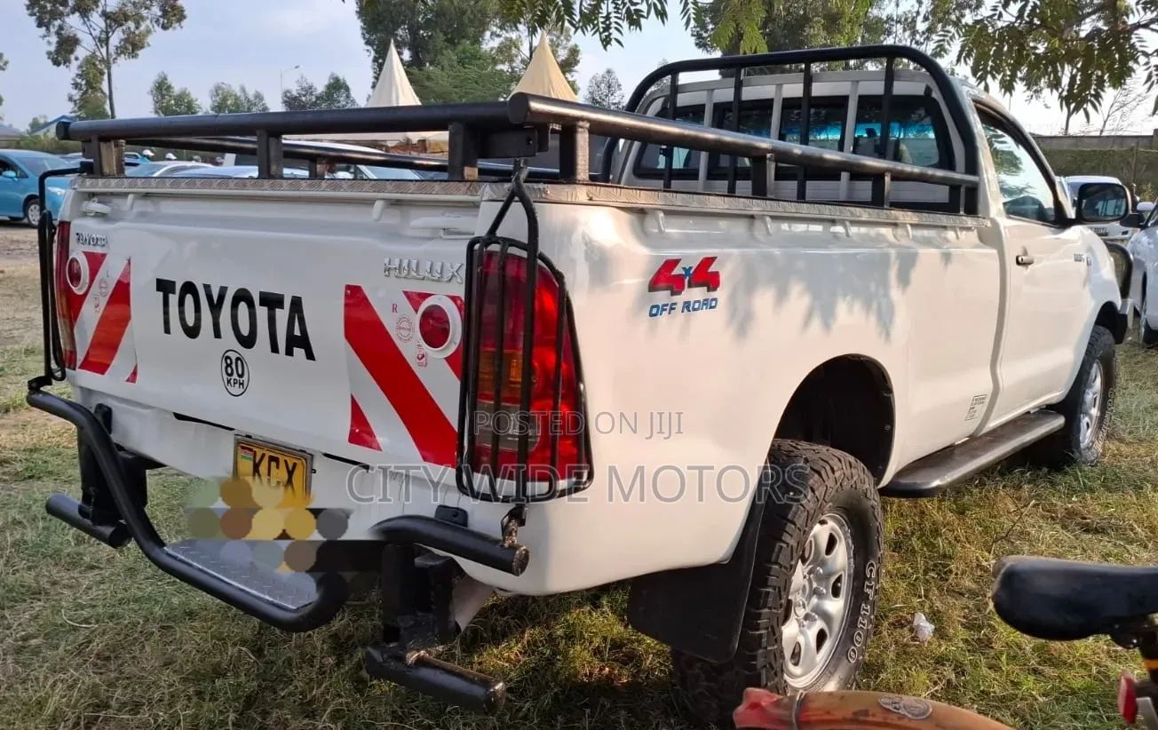 Toyota Hilux 2009 White