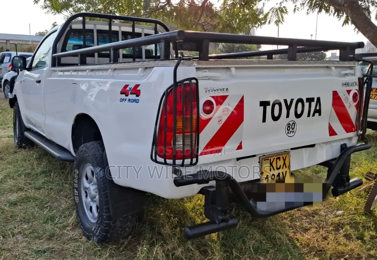 Toyota Hilux 2009 White