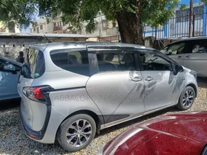Toyota Sienta 2018 Gray