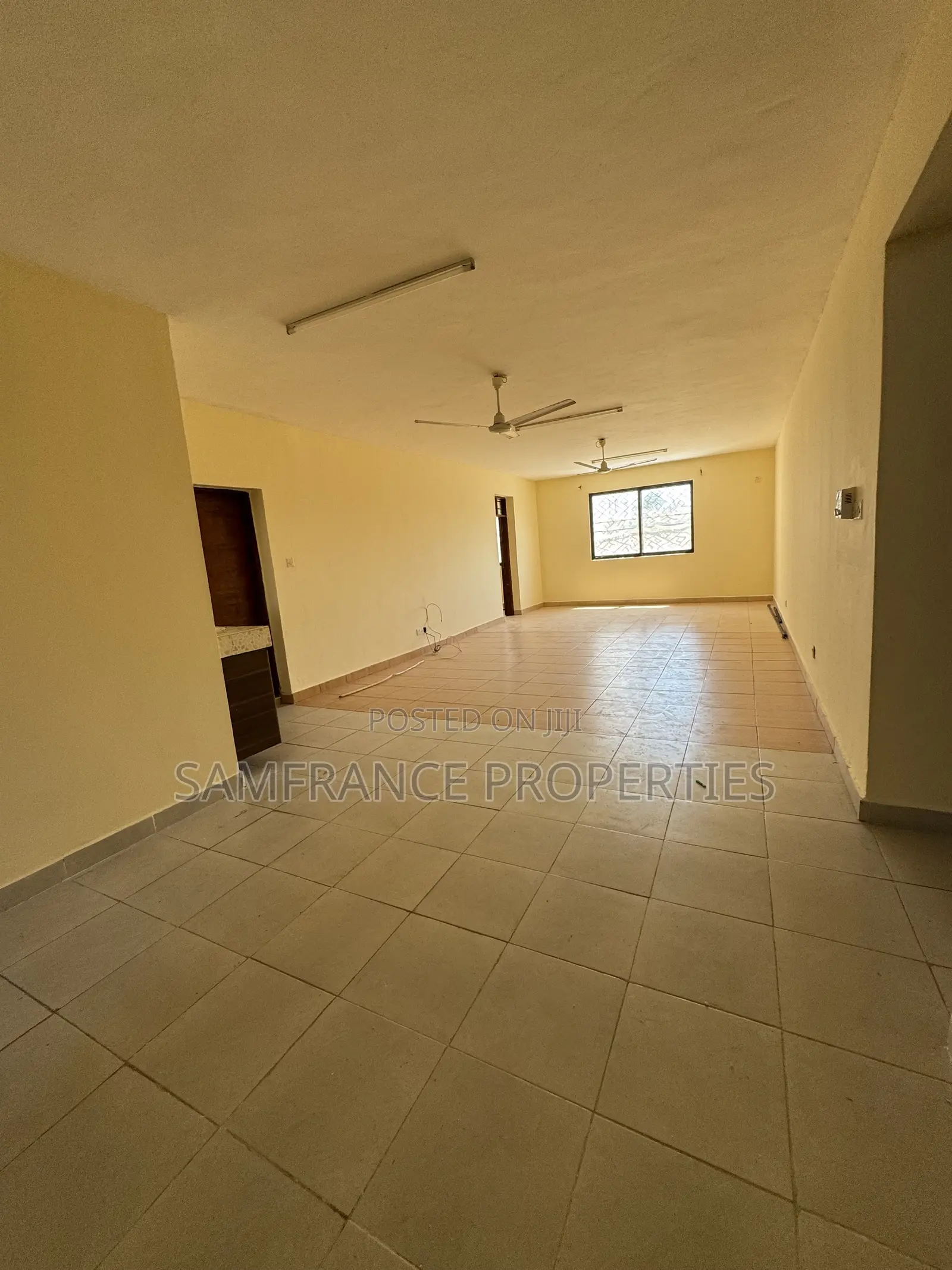 3bdrm Apartment in Links Road, Nyali for rent
