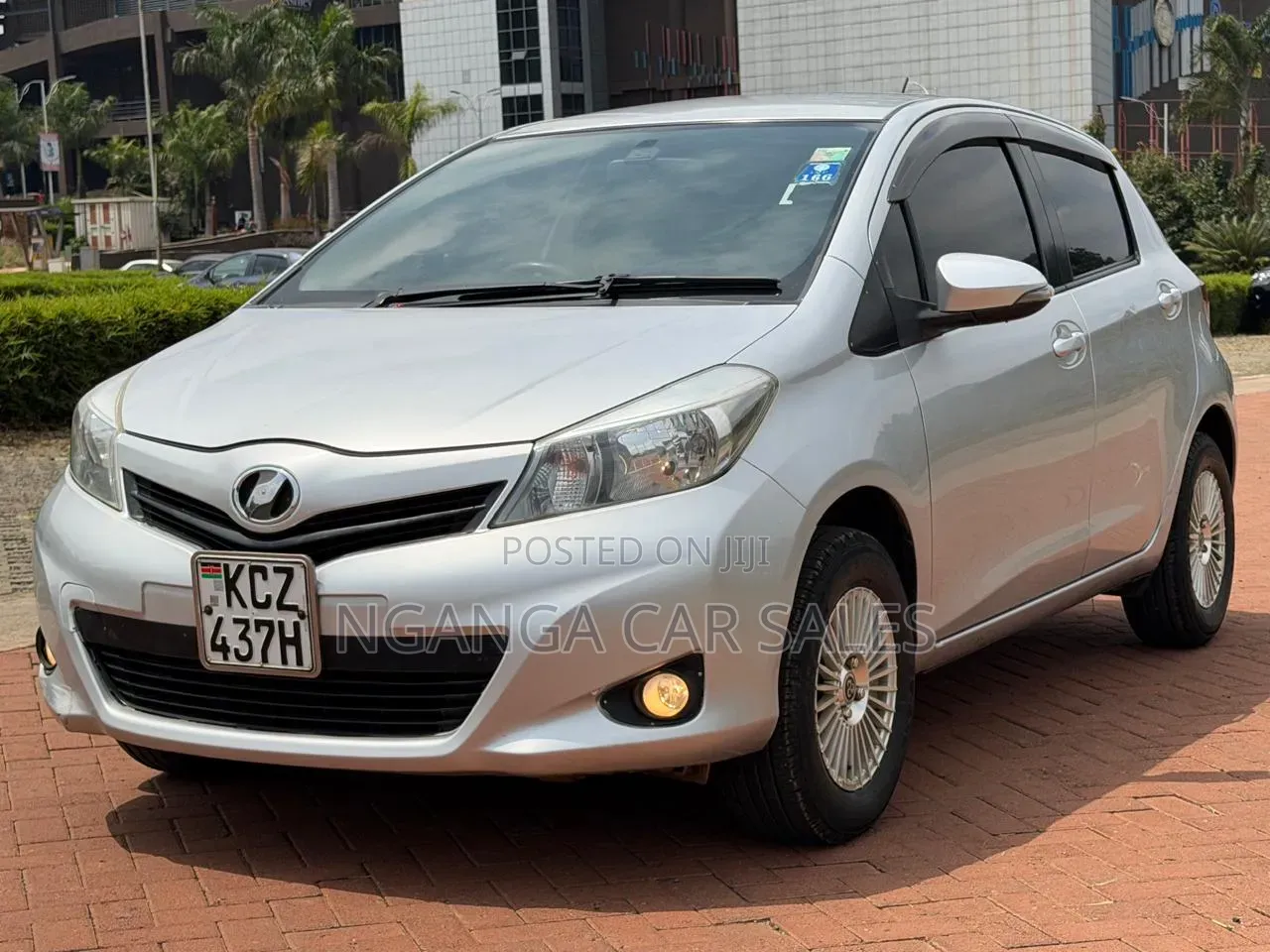 Toyota Vitz 2012 Silver