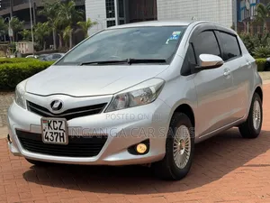 Toyota Vitz 2012 Silver