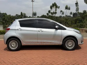 Toyota Vitz 2012 Silver