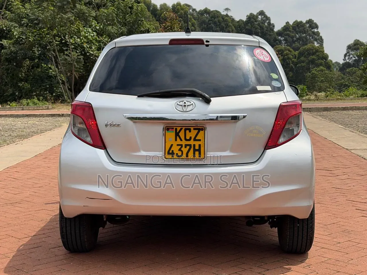 Toyota Vitz 2012 Silver
