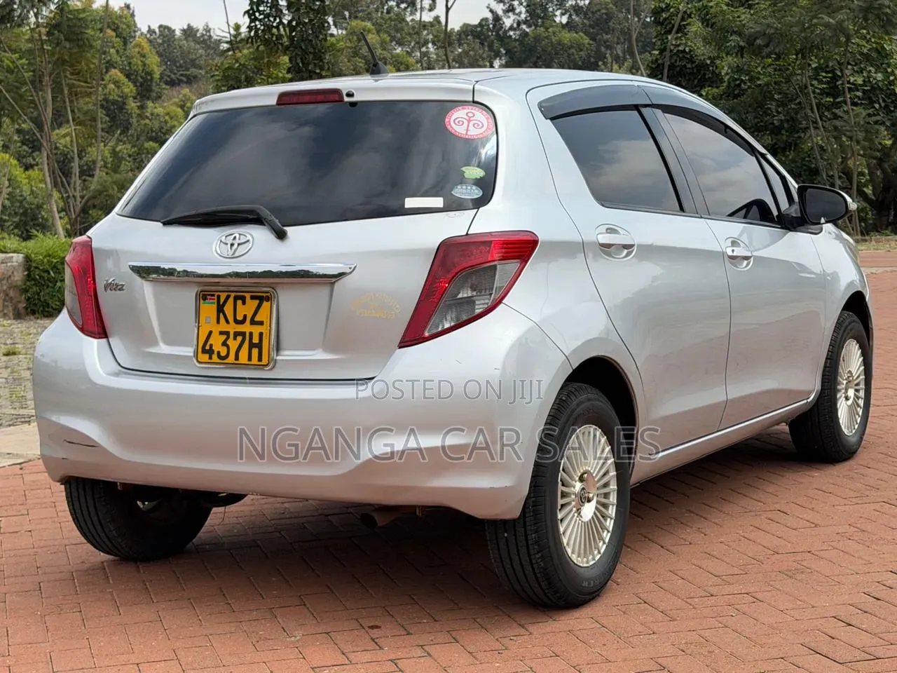 Toyota Vitz 2012 Silver