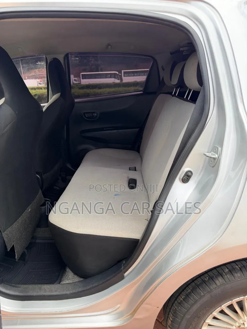 Toyota Vitz 2012 Silver