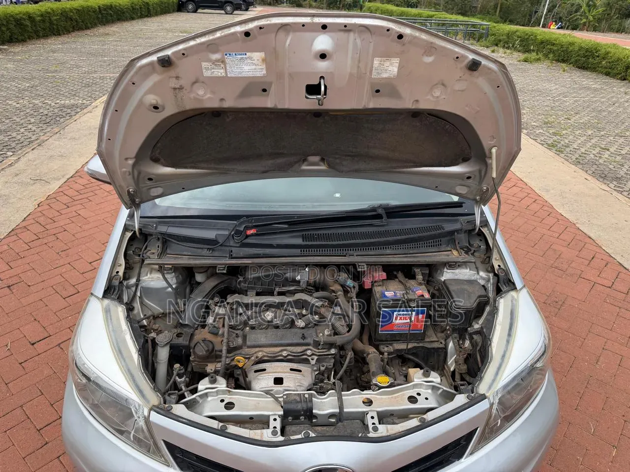 Toyota Vitz 2012 Silver