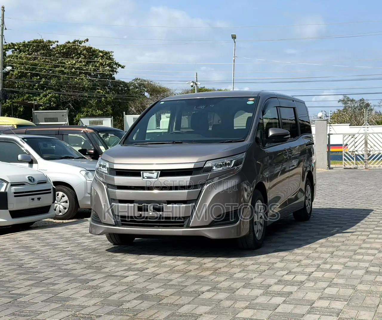 Toyota Noah 2019 Silver