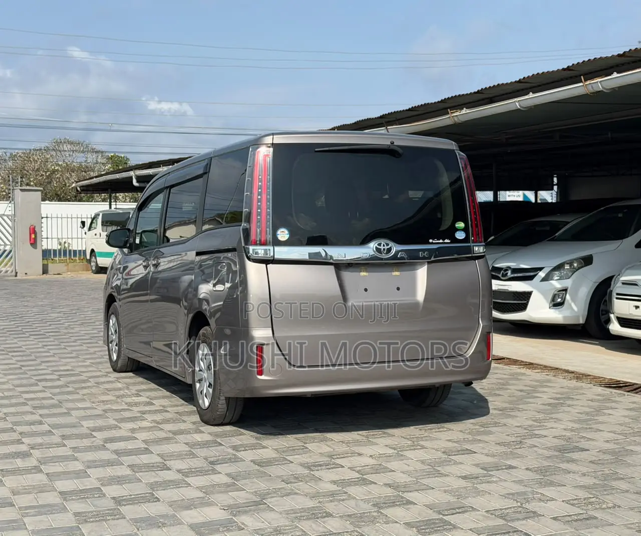 Toyota Noah 2019 Silver