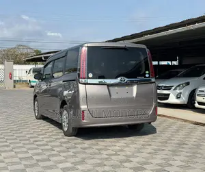 Toyota Noah 2019 Silver