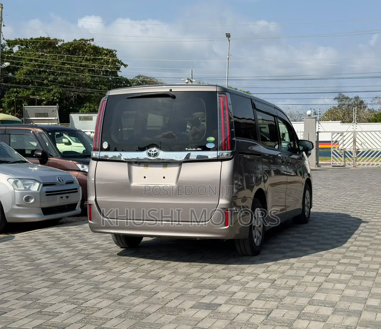 Toyota Noah 2019 Silver
