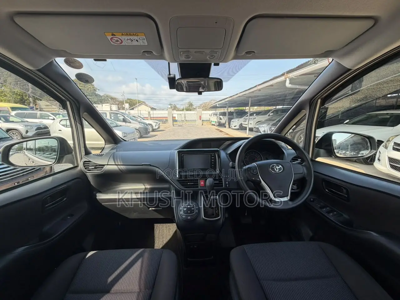 Toyota Noah 2019 Silver