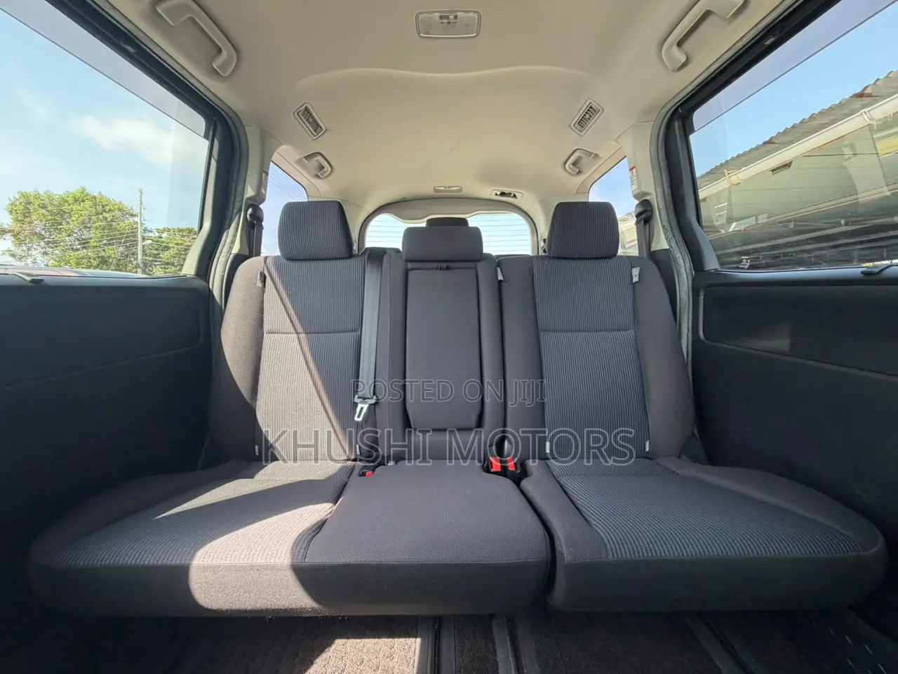 Toyota Noah 2019 Silver