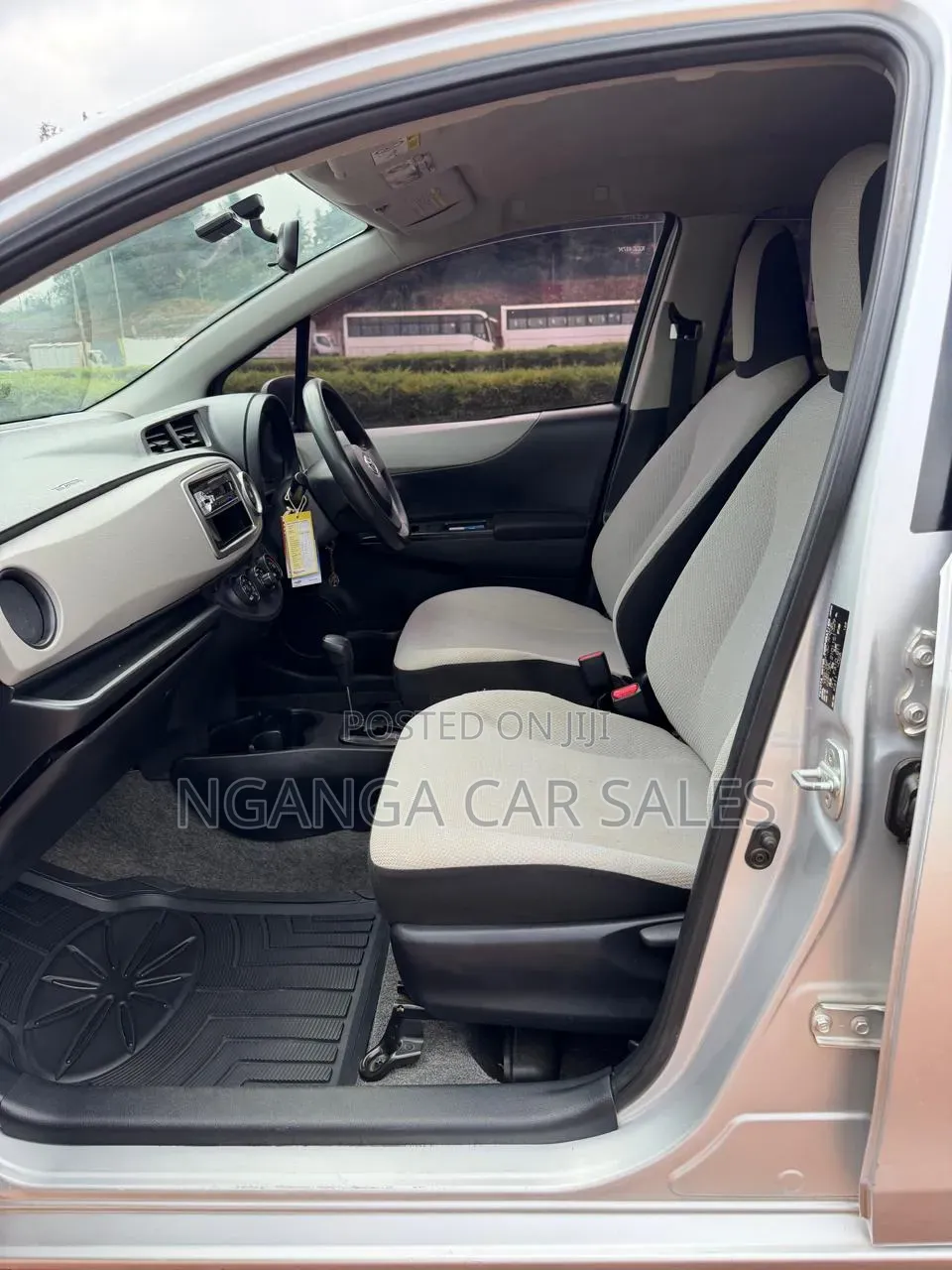 Toyota Vitz 2012 Silver