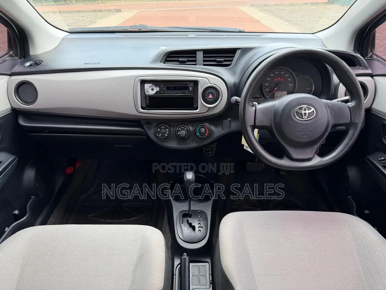 Toyota Vitz 2012 Silver