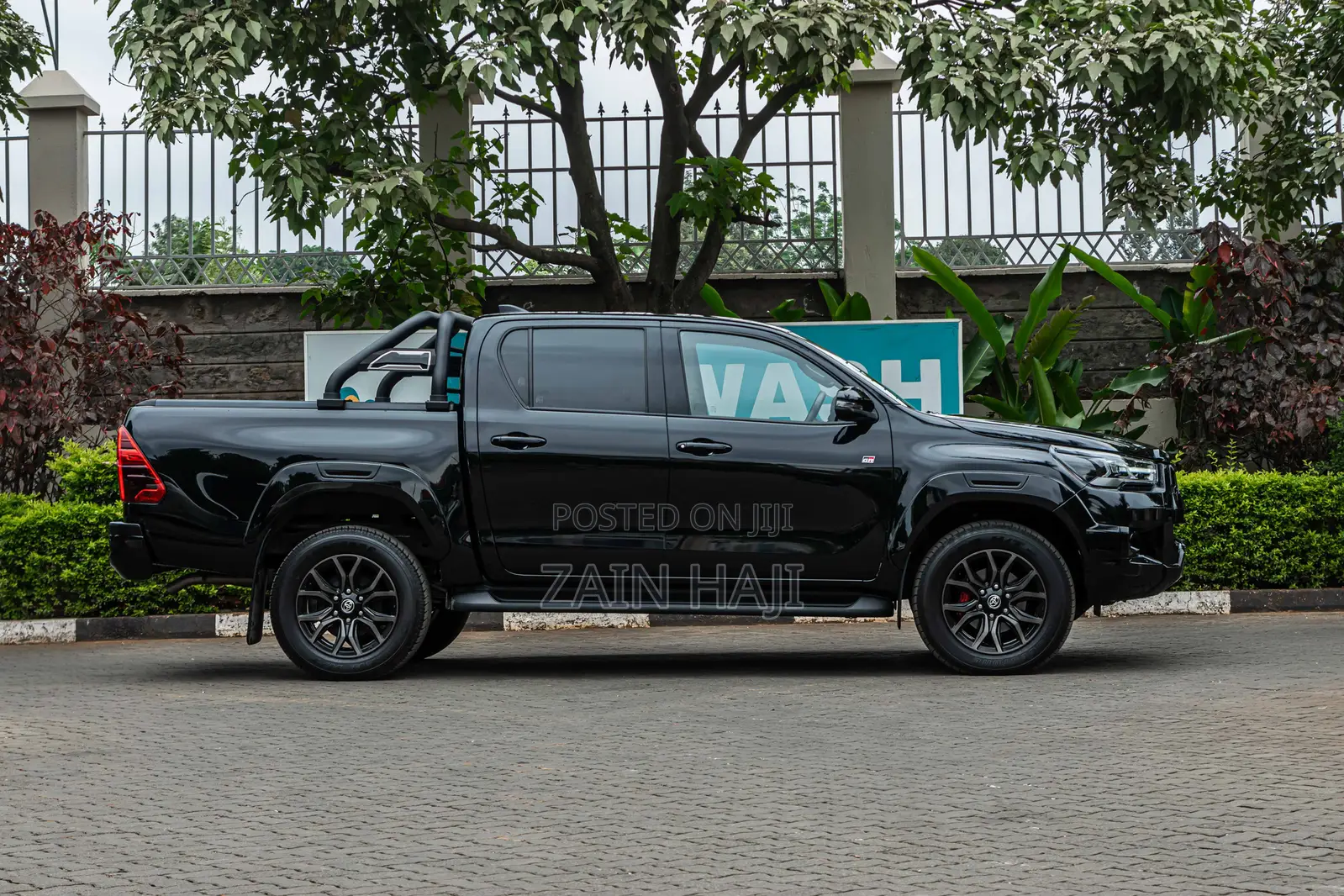Toyota Hilux 2023 Black