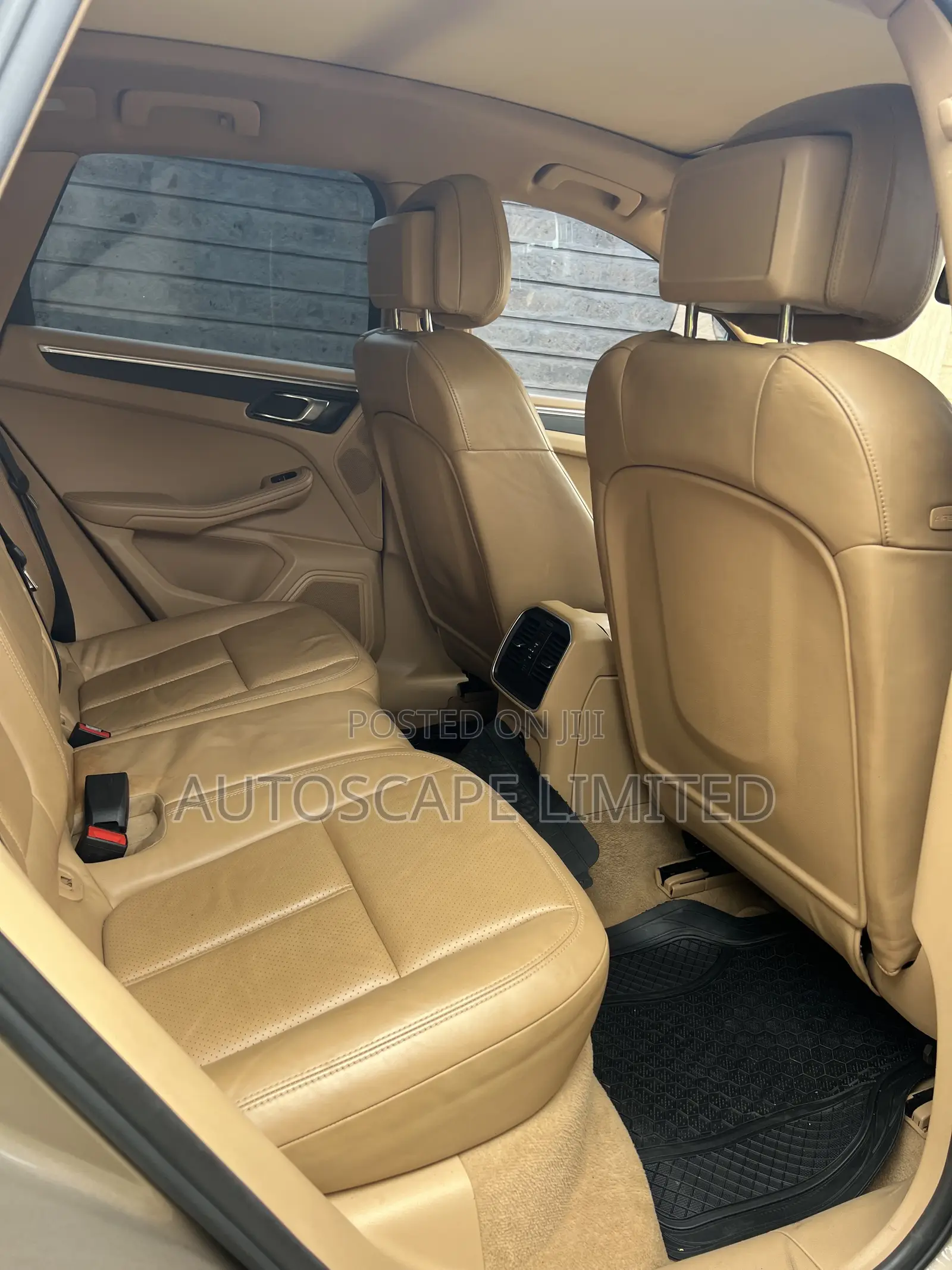 Porsche Macan Turbo 2017 Gold