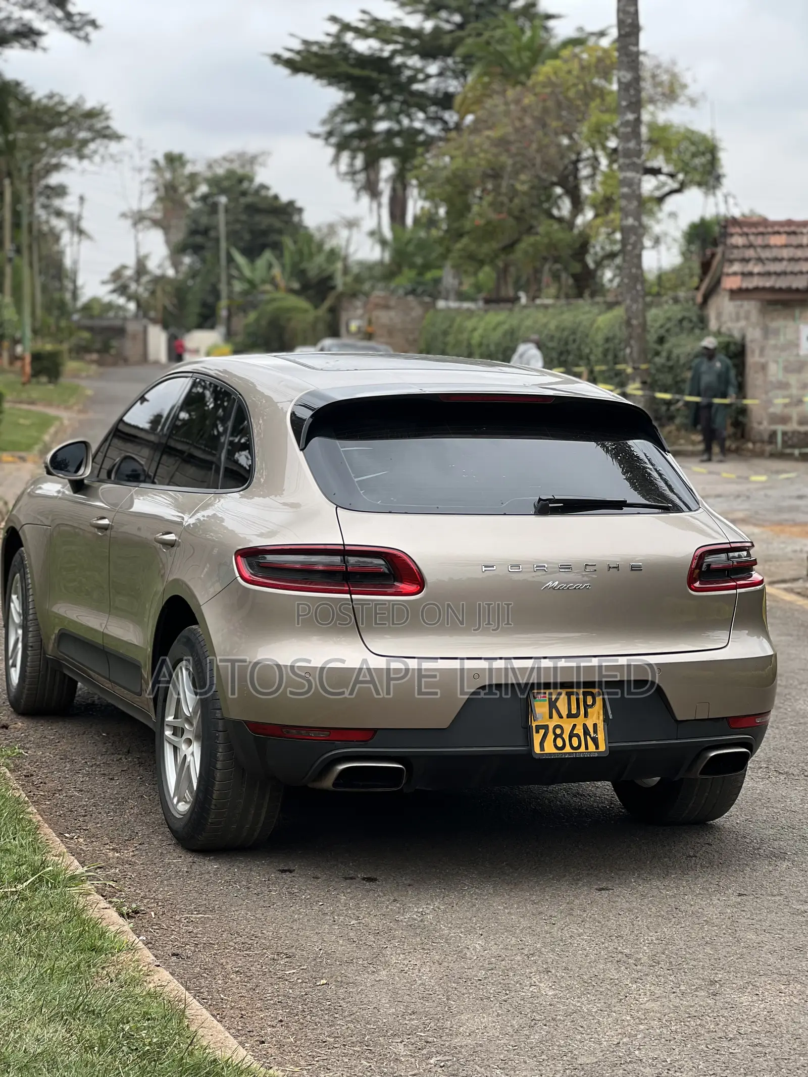 Porsche Macan Turbo 2017 Gold