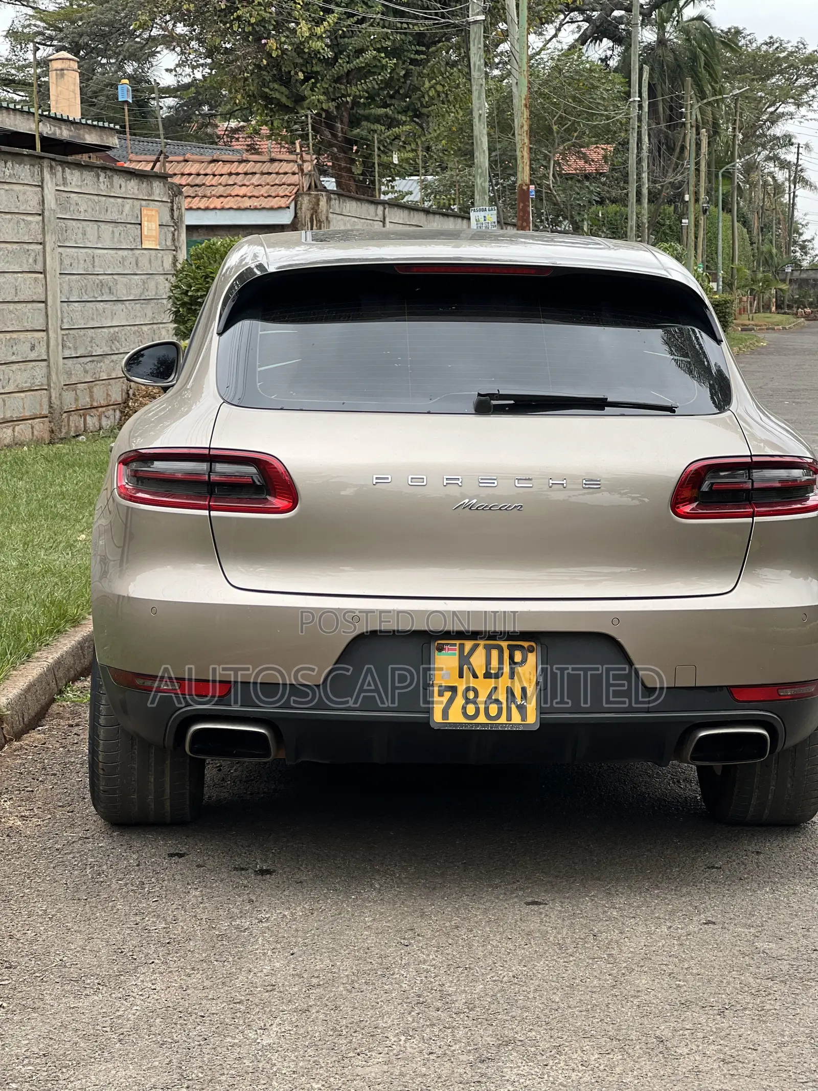 Porsche Macan Turbo 2017 Gold