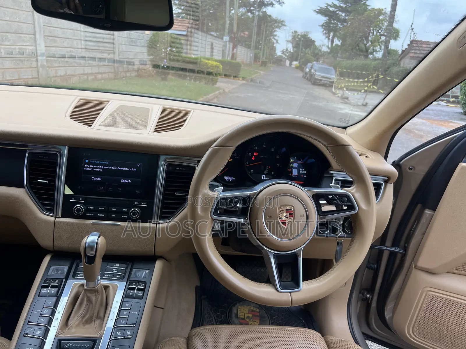 Porsche Macan Turbo 2017 Gold