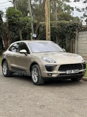 Porsche Macan Turbo 2017 Gold