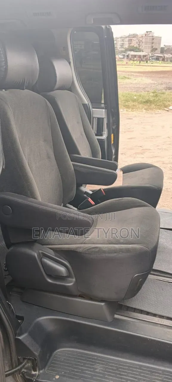 Toyota Noah 2011 Gray