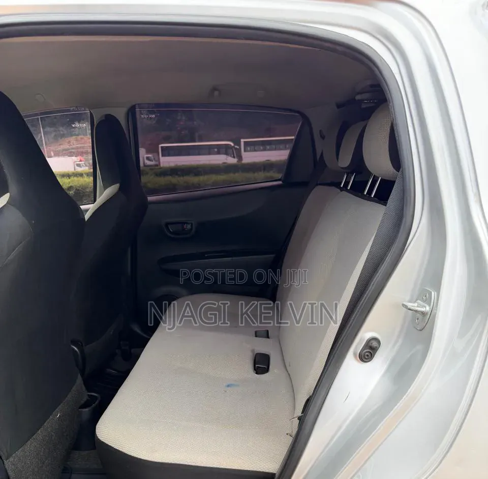 Toyota Vitz 2012