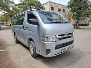 Toyota HiAce 2015 Silver