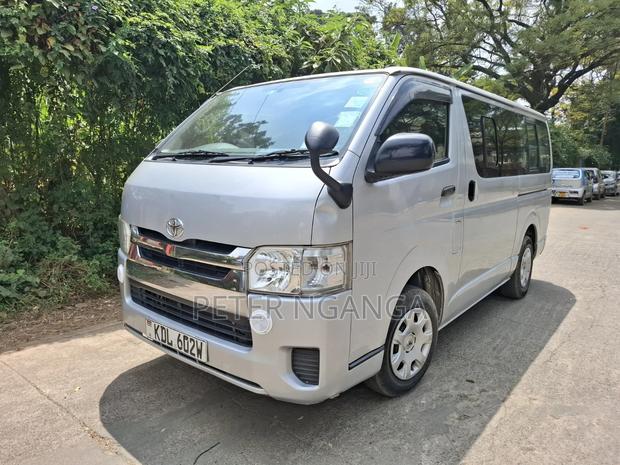 Toyota HiAce 2015 Silver