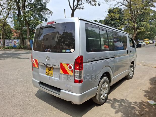 Toyota HiAce 2015 Silver - thumbnail 2