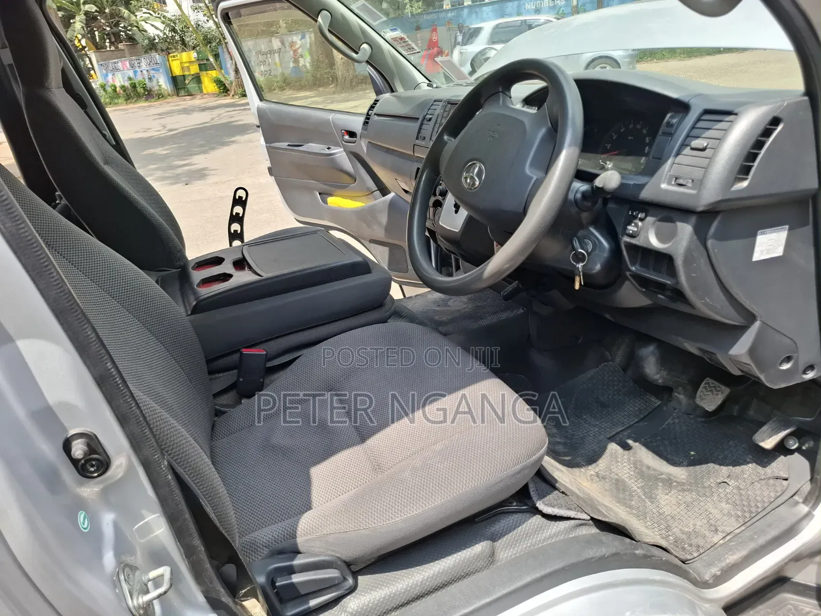 Toyota HiAce 2015 Silver