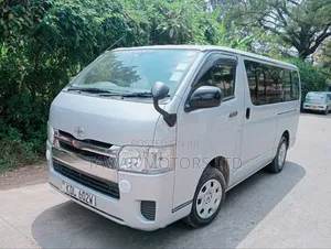 Toyota HiAce 2015 Silver