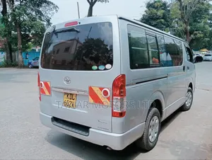 Toyota HiAce 2015 Silver