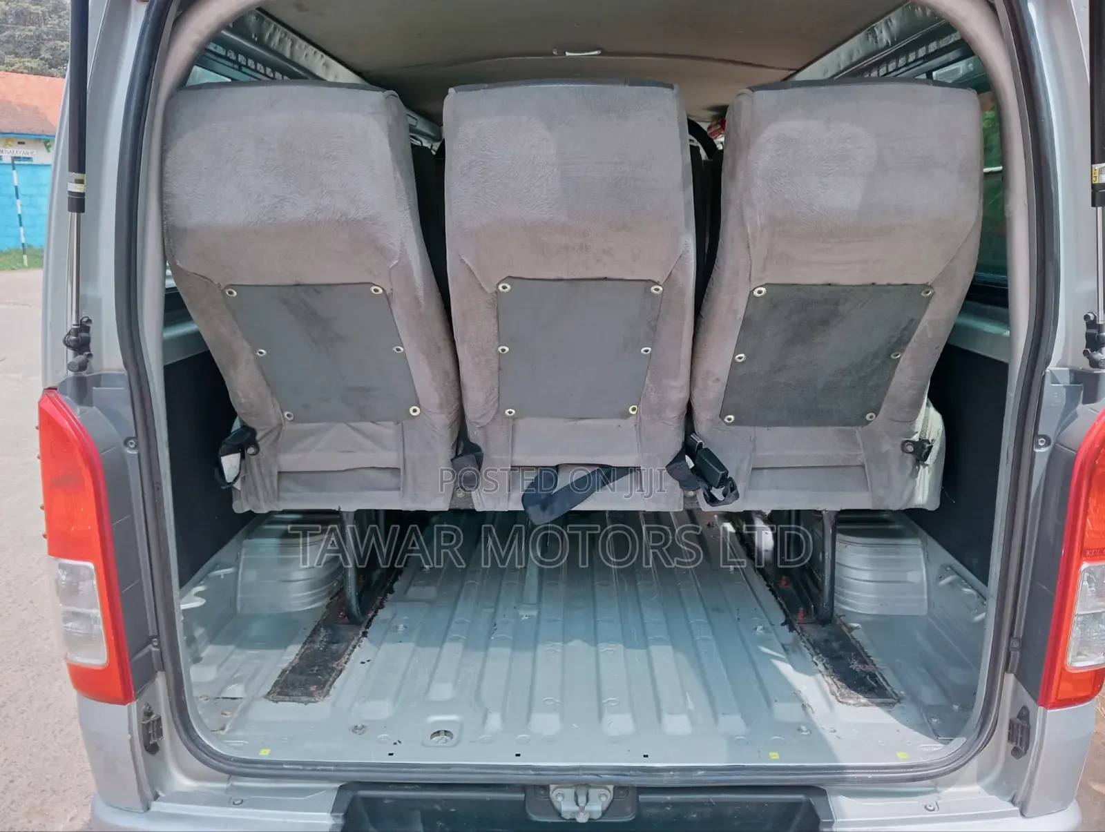 Toyota HiAce 2015 Silver