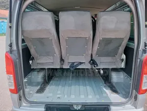 Toyota HiAce 2015 Silver