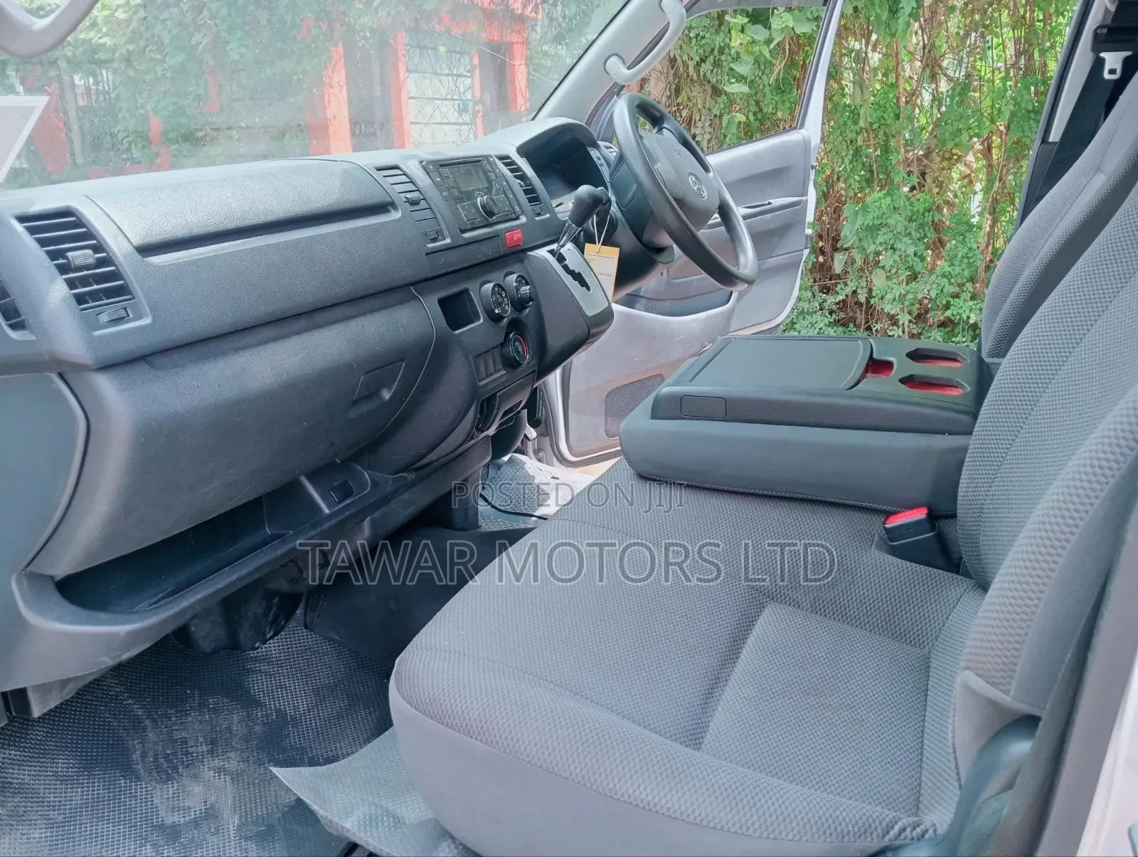 Toyota HiAce 2015 Silver